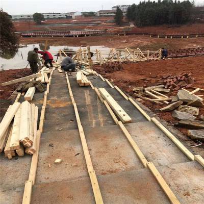 防腐木栈道 连接酉阳、秀山与公园景区的自然之桥